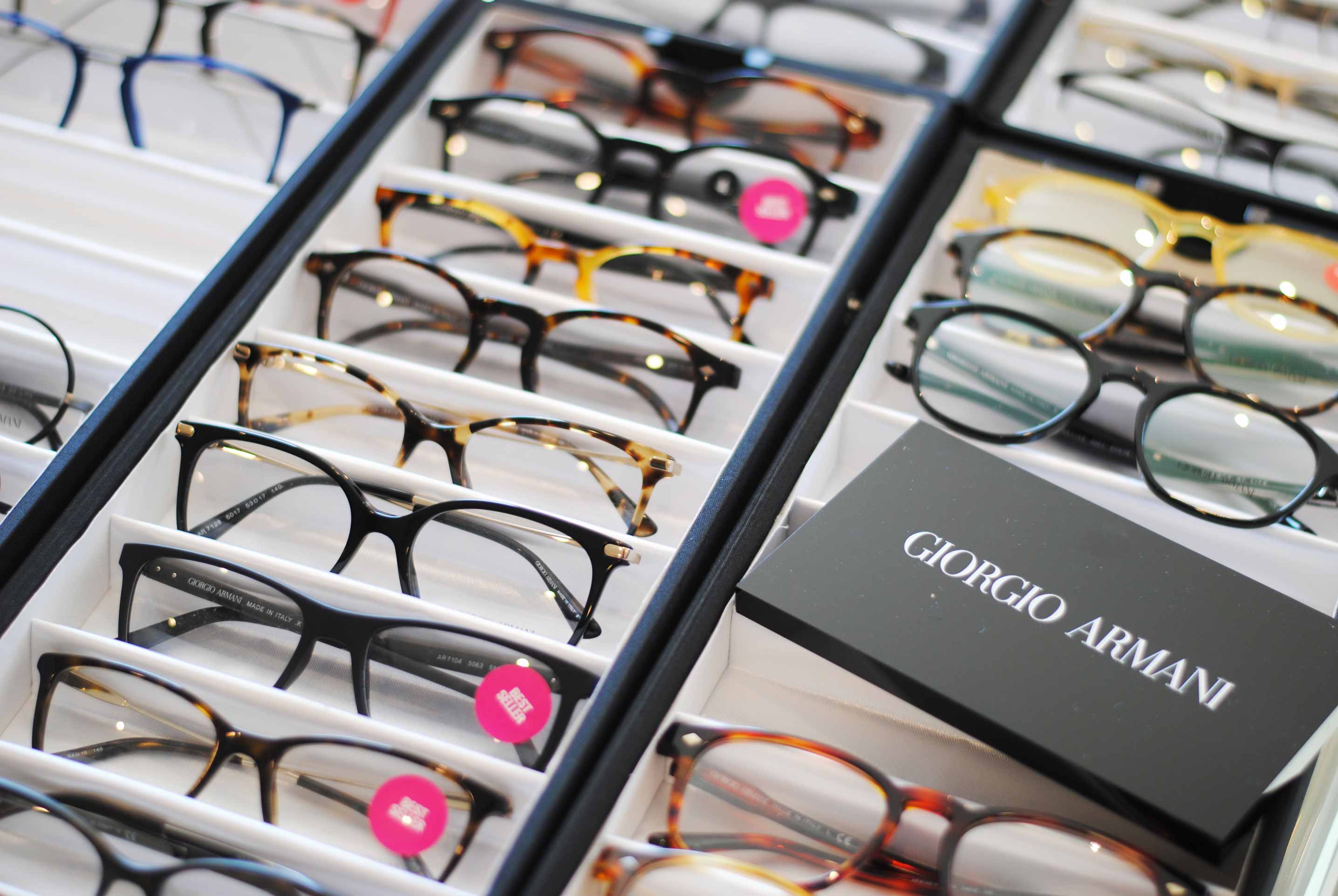 Optometrist Ondrej: People are reconciled to the fact that prescription glasses are an expensive investment. But it doesn't have to be that way at all.