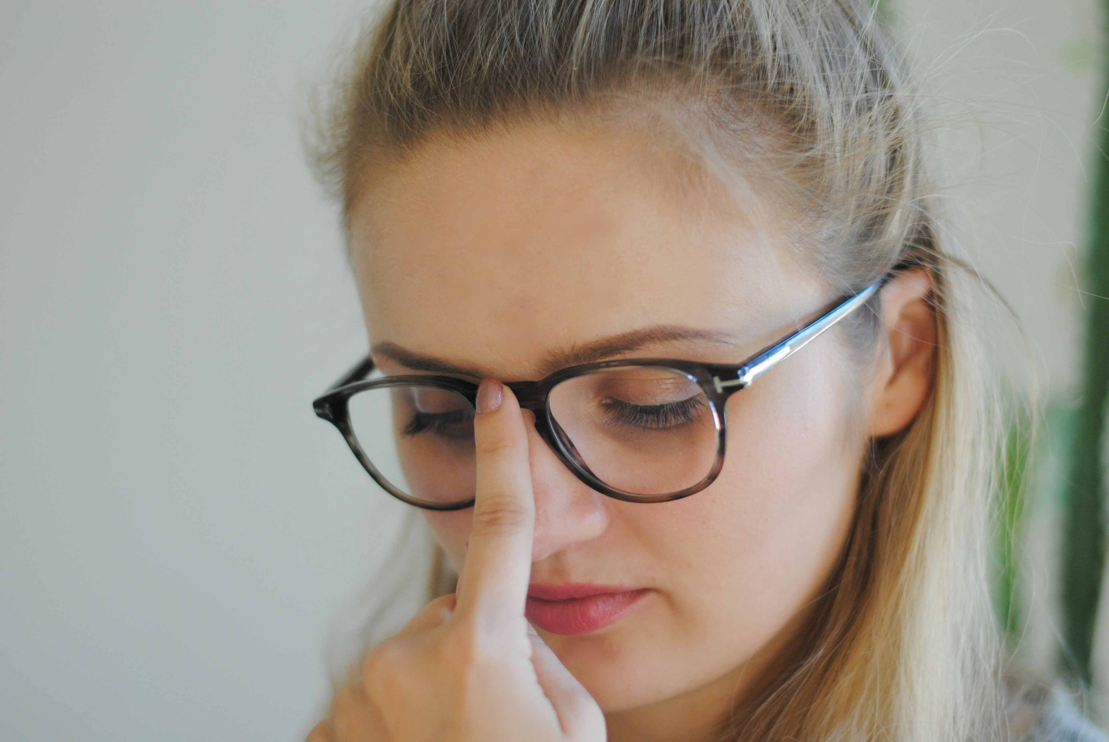how to take care of your eyeglasses frame