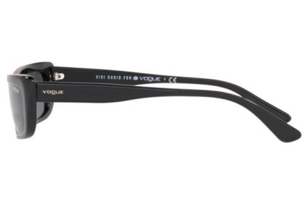 Okulary przeciwsłoneczne Vogue Eyewear Bella Gigi Hadid 2019 Collection VO5283S W44/87 Prostokątne Czarne